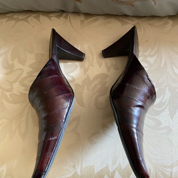 Liz Claiborne flex mules, brown, patent leather - Picture 2 of 3